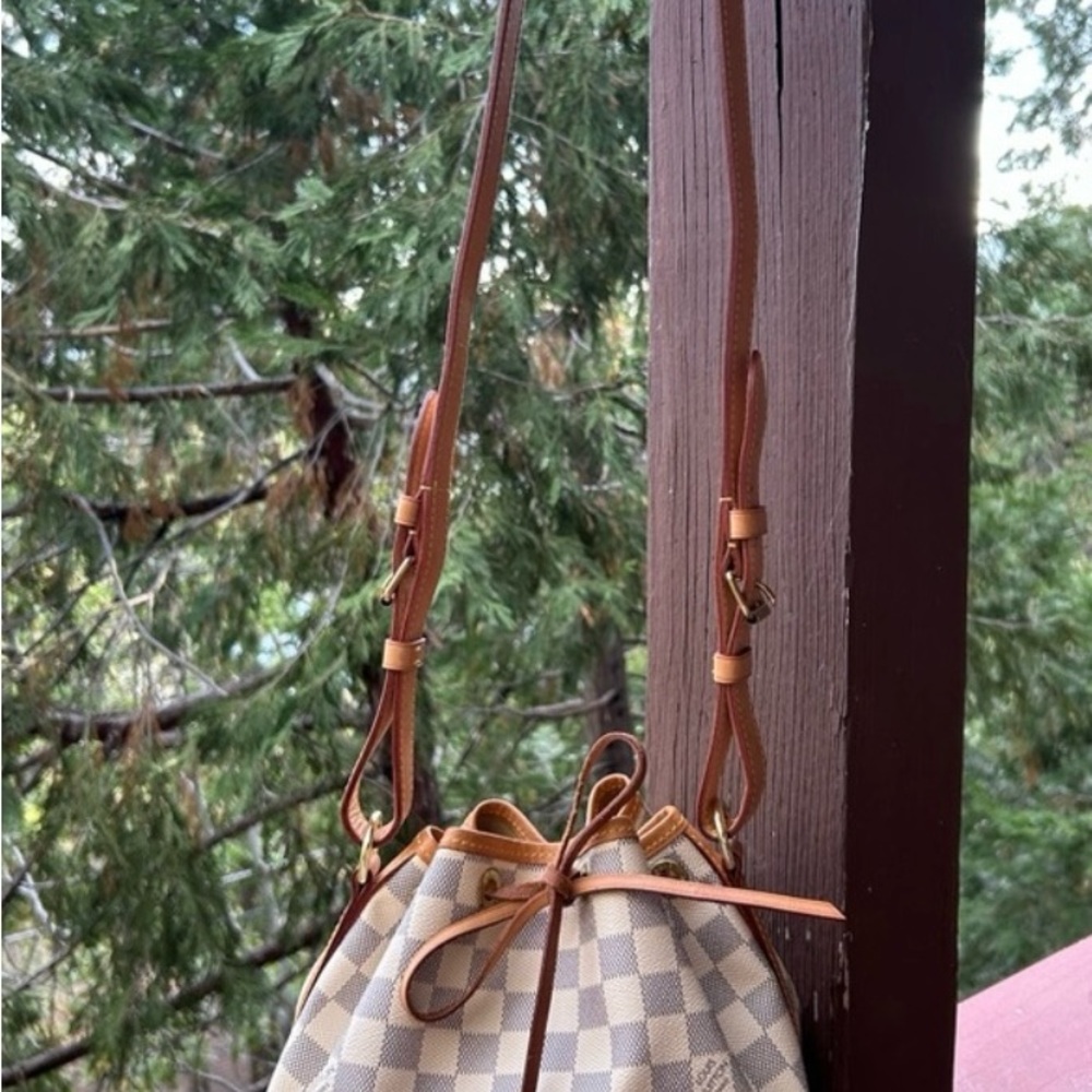 LV bucket bag - Picture 8 of 8